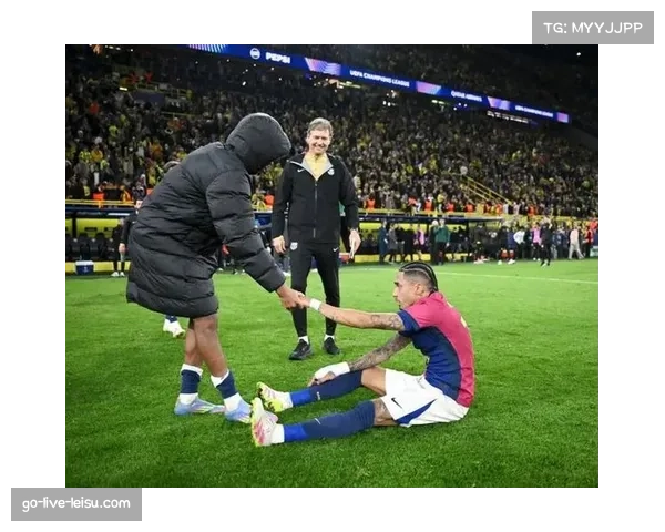 拉菲尼亚训练后身体不适 状态低迷或影响比赛心态